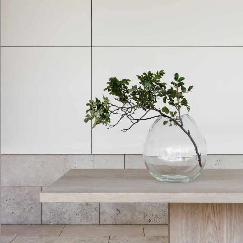 Vase en verre gris clair mat et noir brillant H41 Roulette | Maisons du